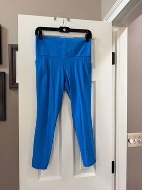Athleta Electric Blue Mid-Rise Capri Leggings with Pockets